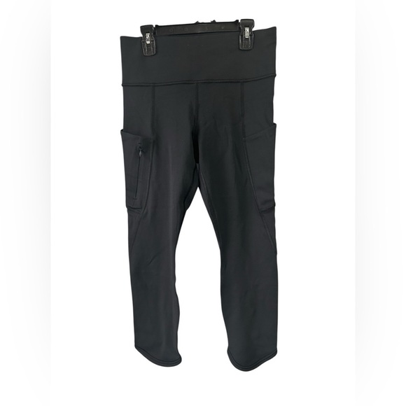 Athleta Pants - Athleta Women’s size small Capri length black leggings with pockets